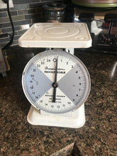 Load image into Gallery viewer, Antique Vintage American Scale